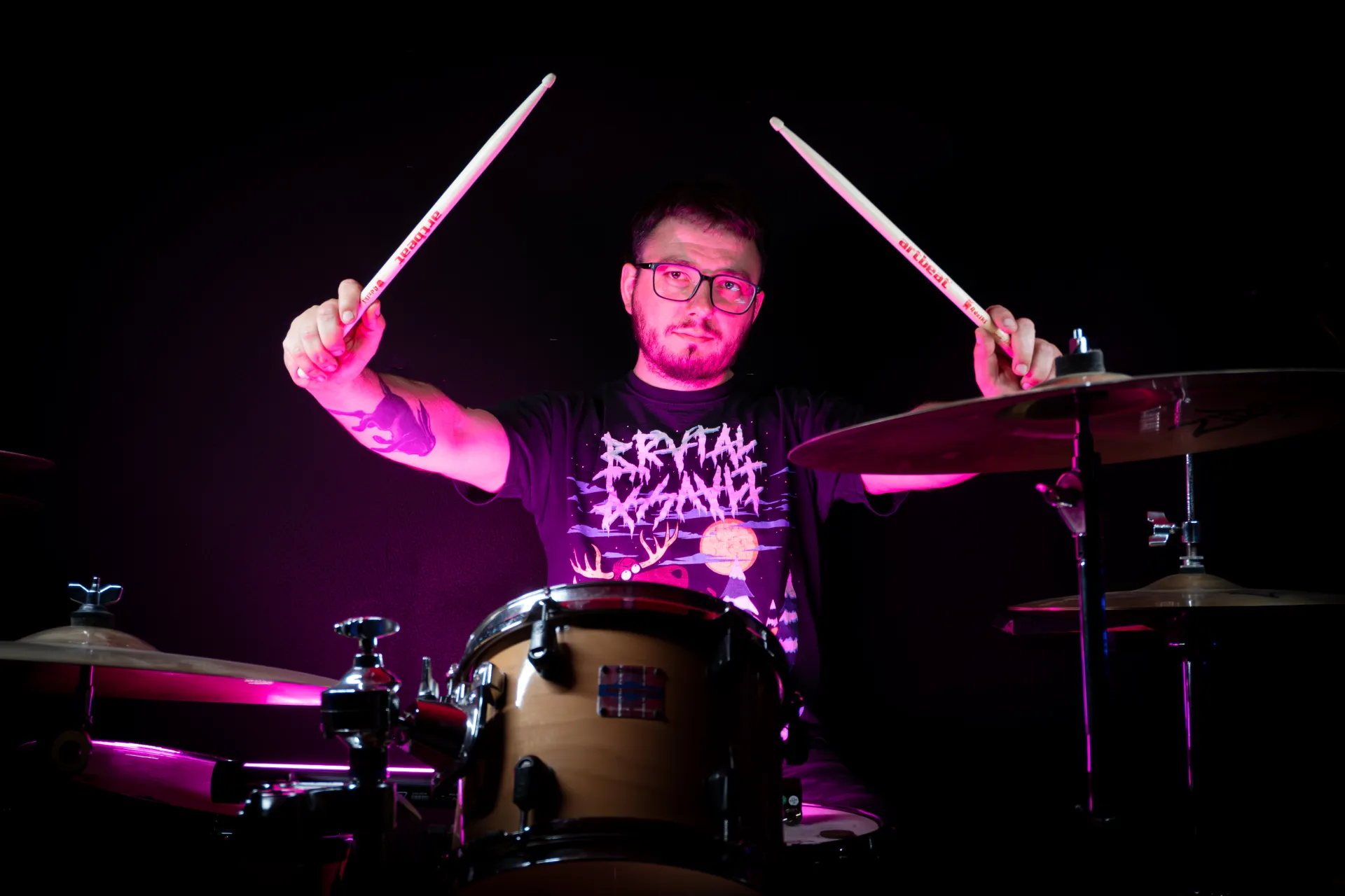 Dziki Tomo - endorser ArtBeat, pałki sygnowane logo 4dziki