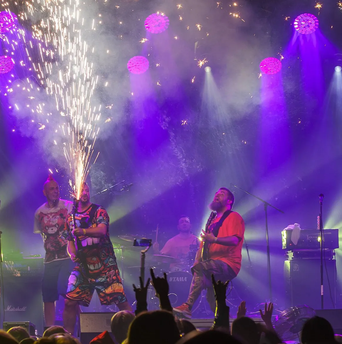 Dziki Tomo - na scenie